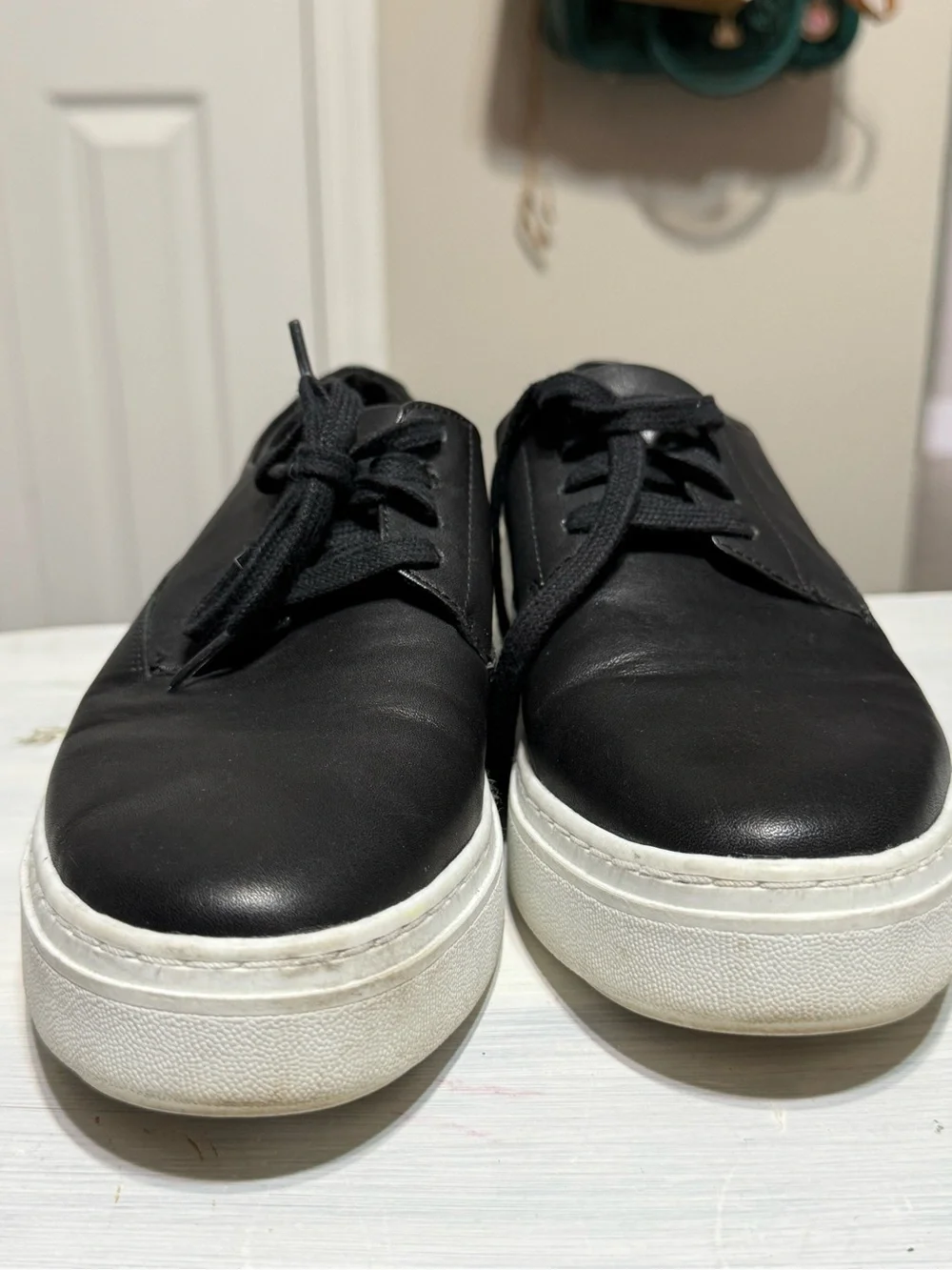 Pretty Eileen Fisher black sneakers size 7